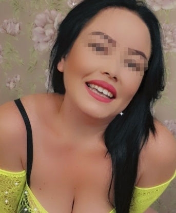Зина, 33